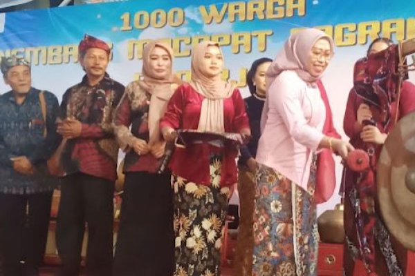 1000 Warga Nembang Macapat Gagrak Sidoarjo